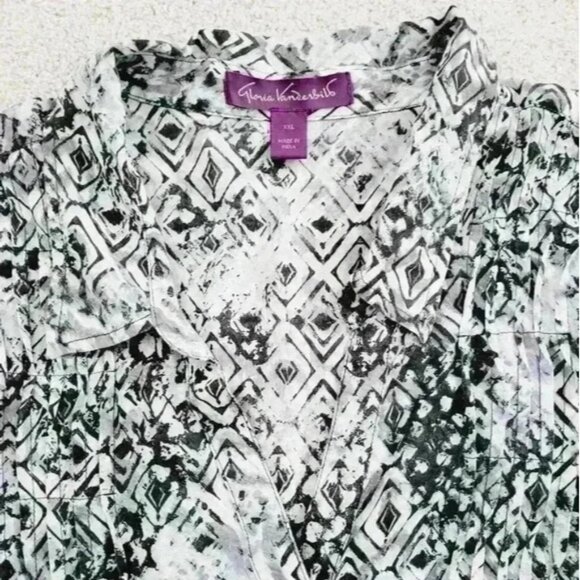 ✨️Gloria Vanderbilt Womans GISELLE Pintuck Roll-Tab Sleeve Blouse✨️ - Picture 2 of 5